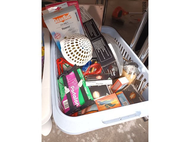 Lot 265 - huisraad en poetsmateriaal - afbeelding 4 van  4