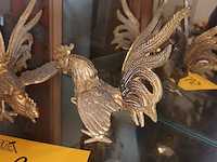 Lot 265 - vechthanen in koper. 2 stuks - afbeelding 3 van  4