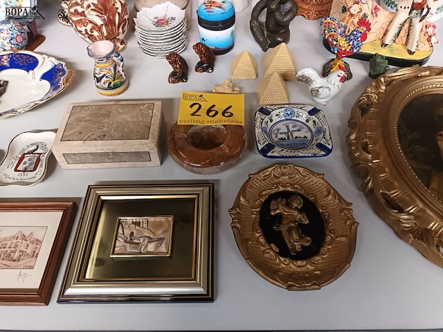 Lot 266 - beelden, vazen en decoratie. 45 stuks - afbeelding 3 van  7