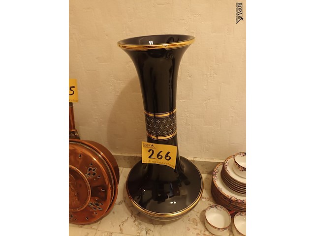 Lot 266 - grote vaas - afbeelding 1 van  4