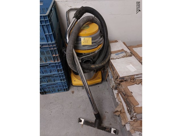 Lot 266 - industriele stofzuiger ghibli - afbeelding 1 van  2
