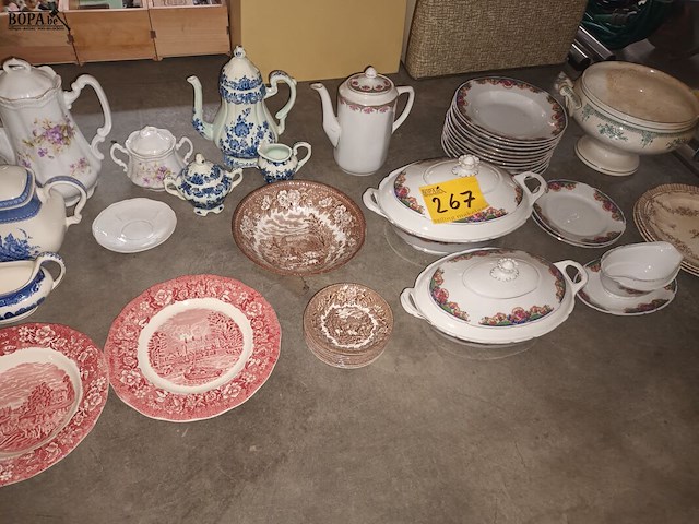Lot 267 - brocante servies. 38 stuks - afbeelding 1 van  5