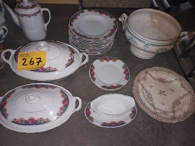 Lot 267 - brocante servies. 38 stuks - afbeelding 4 van  5