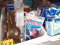 Lot 267 - huisraad en poetsmateriaal. 3 bakken - afbeelding 4 van  5