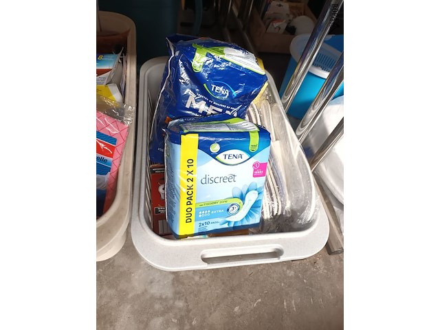 Lot 267 - huisraad en poetsmateriaal. 3 bakken - afbeelding 5 van  5