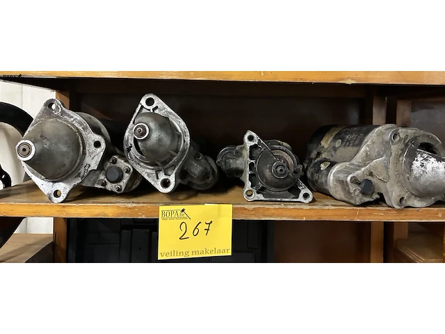 Lot 267 - startmotoren peugeot - 4 stuks - afbeelding 1 van  4