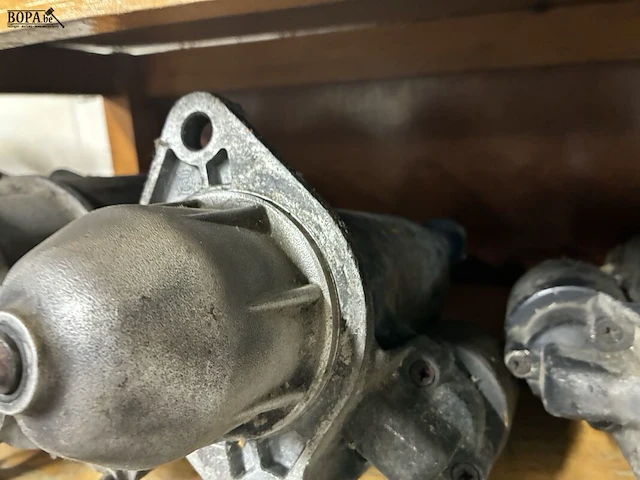 Lot 267 - startmotoren peugeot - 4 stuks - afbeelding 3 van  4