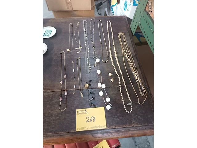 Lot 268 - juwelen. 13 stuks - afbeelding 1 van  5