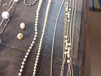 Lot 268 - juwelen. 13 stuks - afbeelding 2 van  5
