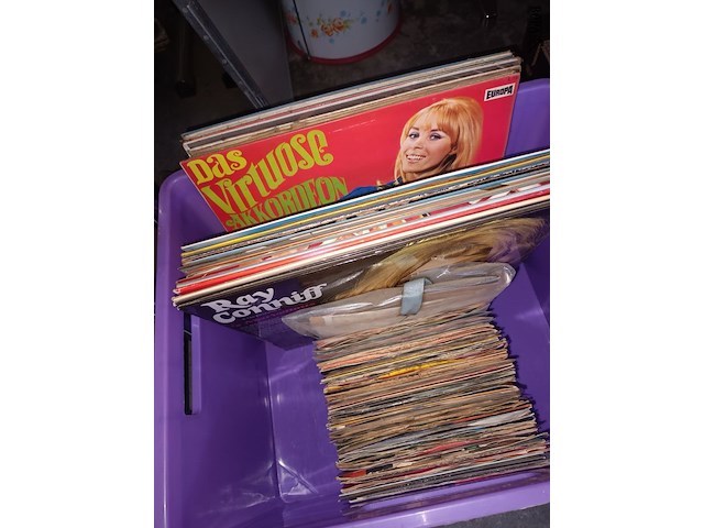 Lot 268 - lp’s en singels. 85 stuks - afbeelding 2 van  4