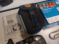 Lot 269 - fototoestellen, verrekijker en flits - afbeelding 4 van  5