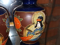 Lot 269 - japanse vazen. 2 stuks - afbeelding 2 van  6