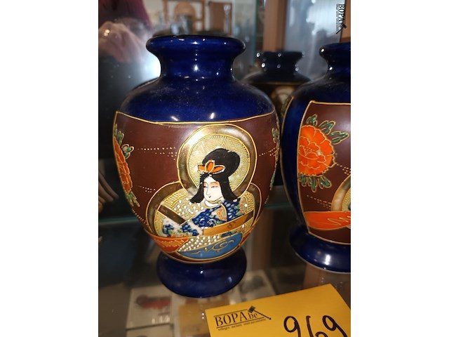 Lot 269 - japanse vazen. 2 stuks - afbeelding 3 van  6