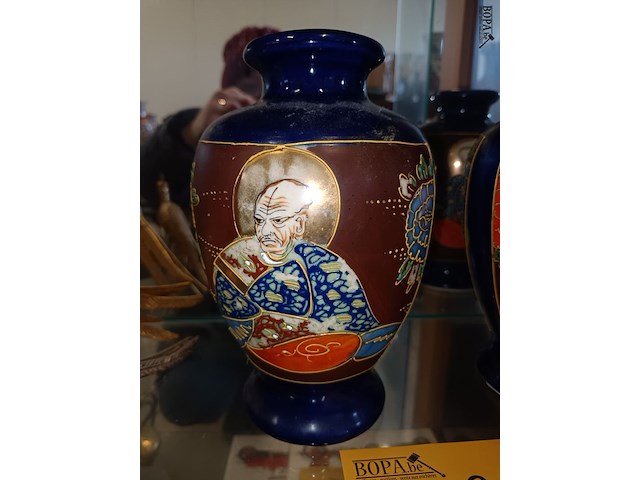 Lot 269 - japanse vazen. 2 stuks - afbeelding 4 van  6