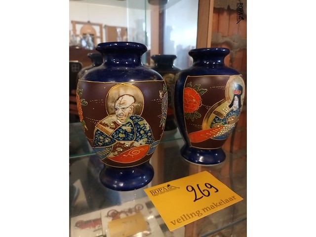 Lot 269 - japanse vazen. 2 stuks - afbeelding 5 van  6