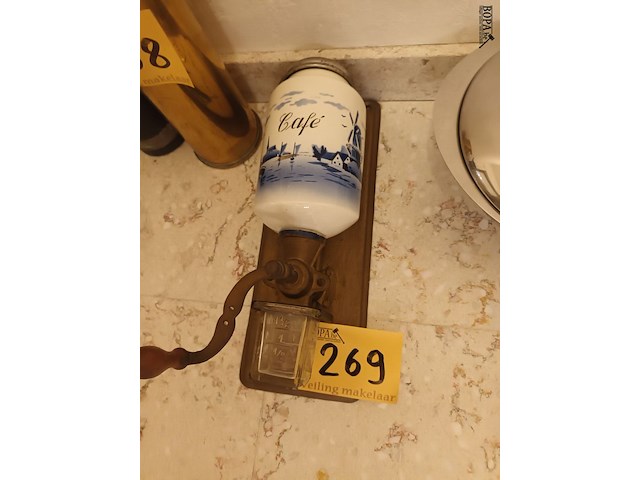 Lot 269 - koffiemolen - afbeelding 1 van  3