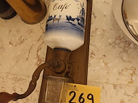 Lot 269 - koffiemolen - afbeelding 1 van  3