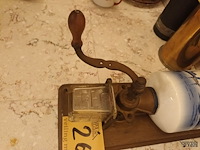 Lot 269 - koffiemolen - afbeelding 3 van  3