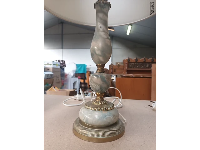 Lot 269 - koppel tafellampen met marmeren voet - afbeelding 2 van  3