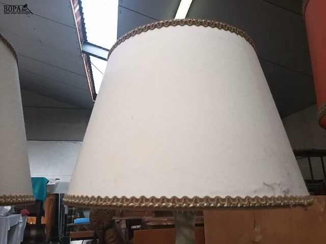 Lot 269 - koppel tafellampen met marmeren voet - afbeelding 3 van  3
