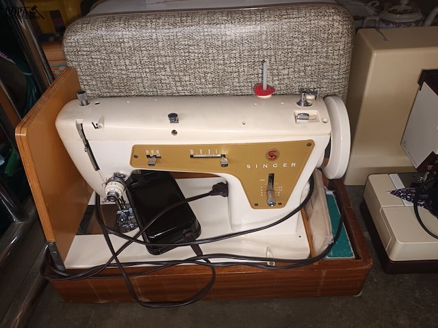 Lot 269 - naaigerei en naaimachines - afbeelding 4 van  4