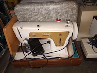 Lot 269 - naaigerei en naaimachines - afbeelding 4 van  4
