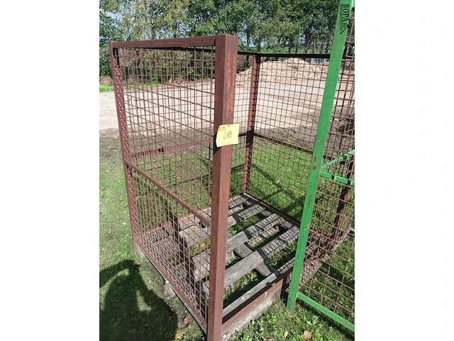 Lot 269 - stapelkooi roodbruin. 3 stuks - afbeelding 1 van  3