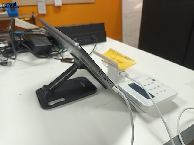 Lot 27 - apple ipad air 1 en sumup toestel - afbeelding 3 van  5