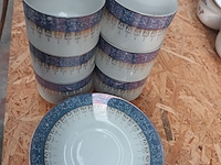 Lot 27 - borden en tassen. 15 stuks - afbeelding 4 van  4
