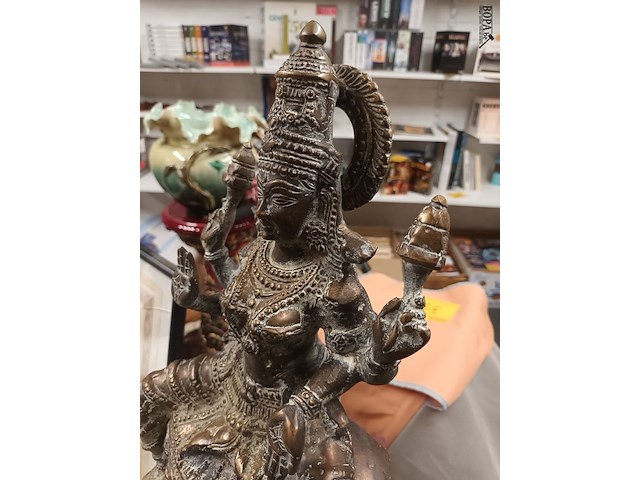 Lot 27 - bronzen beeld godin - afbeelding 2 van  5
