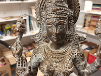 Lot 27 - bronzen beeld godin - afbeelding 3 van  5