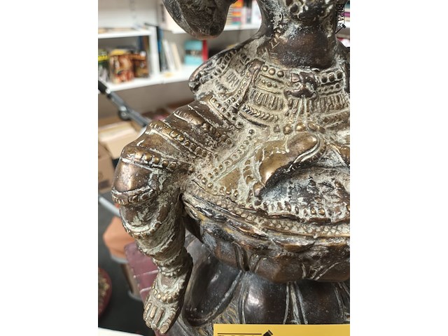 Lot 27 - bronzen beeld godin - afbeelding 4 van  5