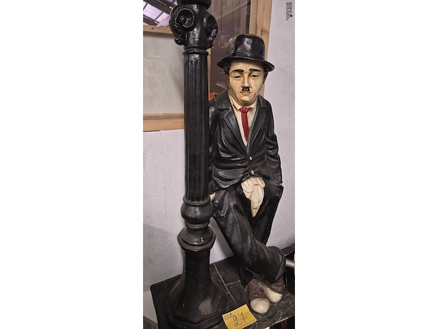 Lot 27 - charlie chaplin - afbeelding 2 van  3