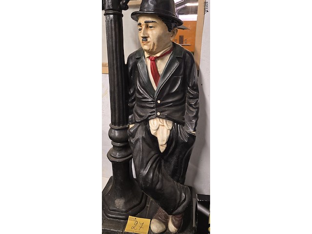 Lot 27 - charlie chaplin - afbeelding 3 van  3