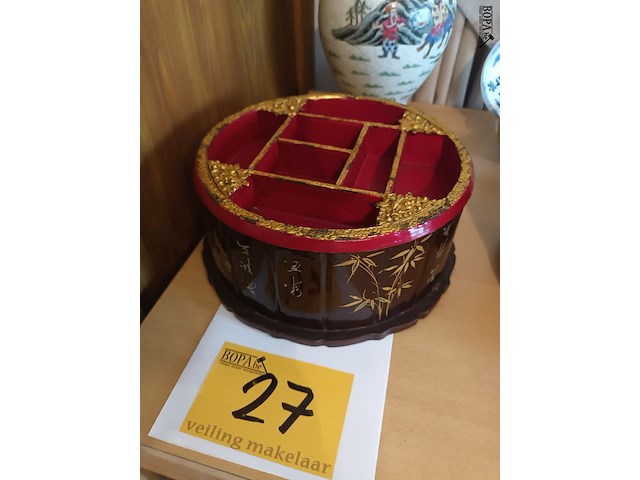 Lot 27 - chinees juwelenkistje - afbeelding 4 van  5