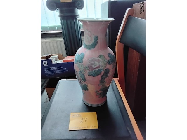 Lot 27 - chinese vaas - afbeelding 1 van  3