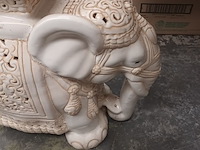 Lot 27 - decoratieve olifant - afbeelding 3 van  4