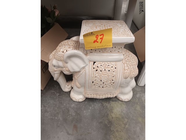 Lot 27 - decoratieve olifant - afbeelding 4 van  4