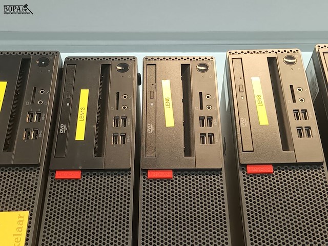Lot 27 - desktop lenovo thinkcentre. 5 stuks - afbeelding 2 van  3