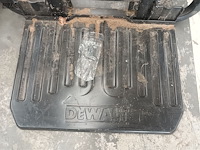 Lot 27 - dewalt opvouwbare steekwagen - afbeelding 3 van  3