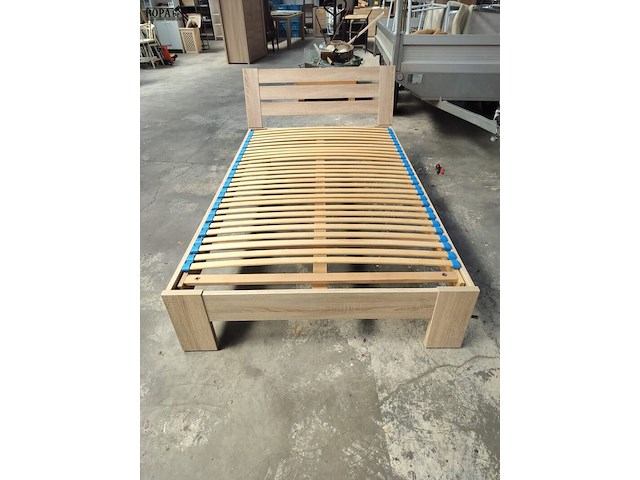 Lot 27 - eenpersoonsbed - afbeelding 1 van  3