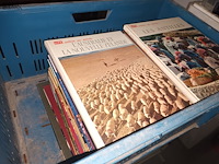 Lot 27 - franstalige boeken. 3 bakken - afbeelding 4 van  4