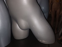 Lot 27 - grijs heupmodel. 3 stuks - afbeelding 2 van  3