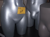 Lot 27 - grijs heupmodel. 3 stuks - afbeelding 3 van  3
