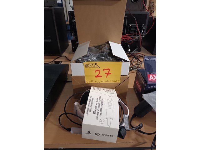 Lot 27 - hoofdtelefoon. 2 stuks - afbeelding 1 van  4