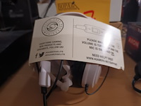 Lot 27 - hoofdtelefoon. 2 stuks - afbeelding 2 van  4