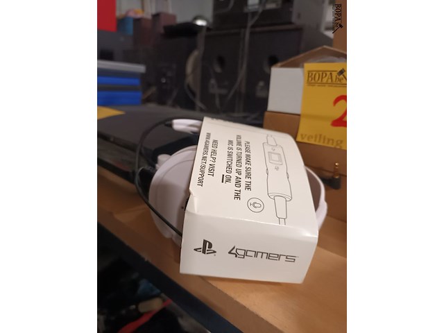 Lot 27 - hoofdtelefoon. 2 stuks - afbeelding 3 van  4