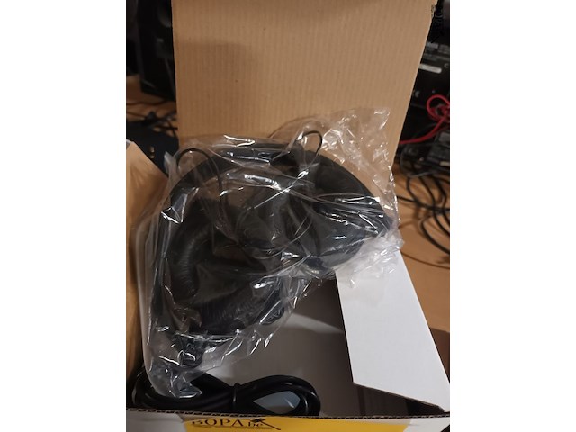 Lot 27 - hoofdtelefoon. 2 stuks - afbeelding 4 van  4