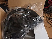 Lot 27 - hoofdtelefoon. 2 stuks - afbeelding 4 van  4