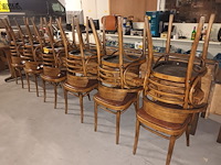 Lot 27 - houten café stoelen. 12 stuks